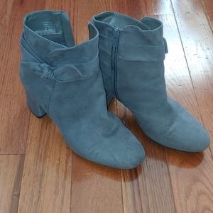 Kelly & Katie Grey Ankle bow boots Size 8